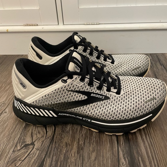 Brooks Shoes - NOT AVAILABLE Brooks Adrenaline GTS 22 Running Shoes Women’s Size 8